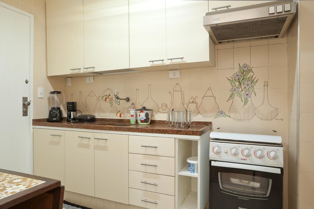 Apartamento Completo Na Praia De Copacabana 02 Quartos Com Vista Lateral Mar Em Andar Alto, Ar, Wifi , Netflix, Pauloangerami Rmvc18 Рио-де-Жанейро Экстерьер фото